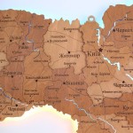 Дерев'яна мапа України з підсвічуванням річок, колір Світлий Горіх